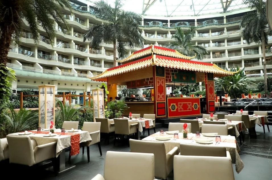 Sahara Star — Iconic 5-star hotel with a grand dome atrium in Mumbai